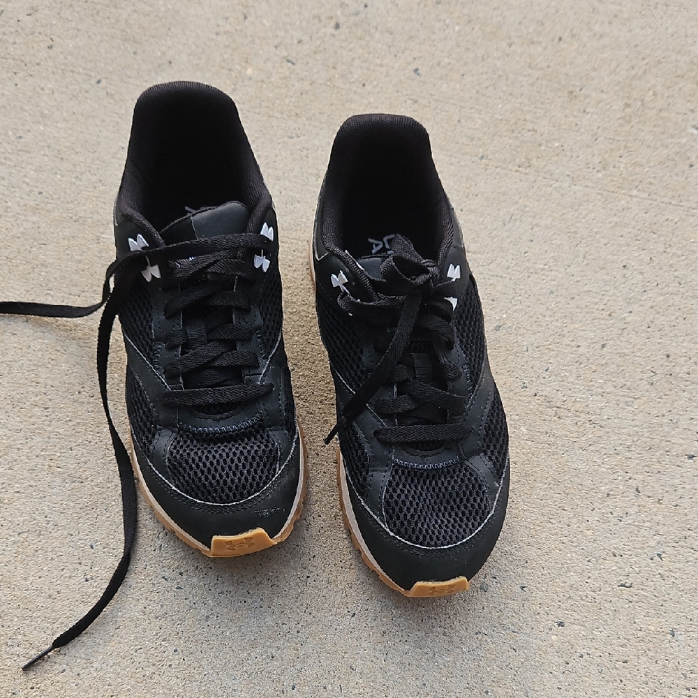 Under Armour Men's Black and Tan Athletic Shoes
